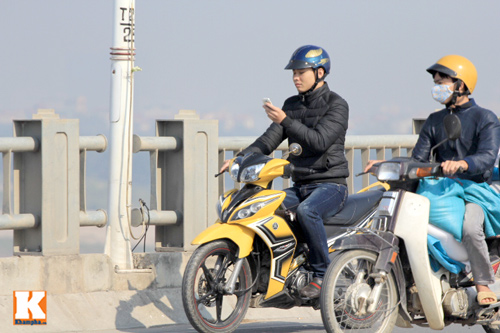 Khiếp sợ cảnh lái xe và nghe điện thoại - 7