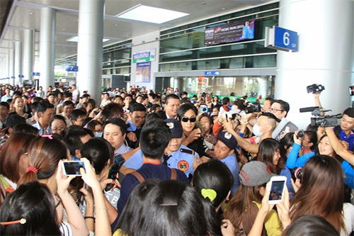 Ngô Trác Hy nín thở vì fan Việt - 1