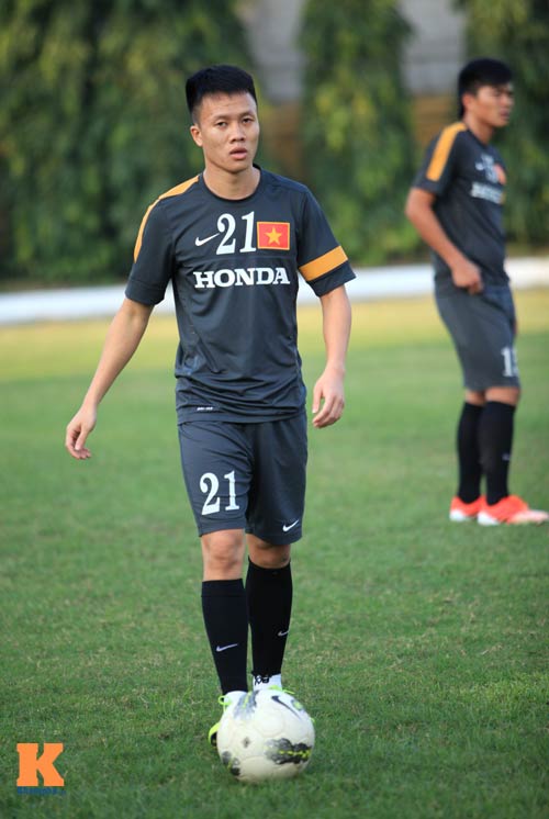 U23 VN dè dặt trước U23 Singapore cao to - 5