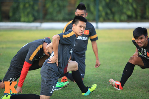 U23 VN dè dặt trước U23 Singapore cao to - 4