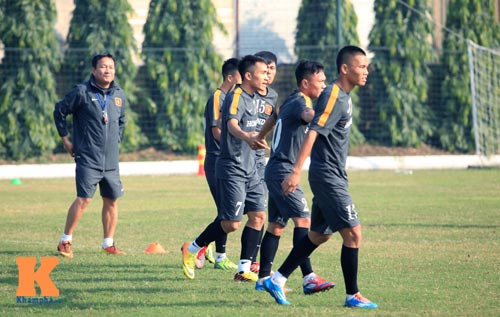 U23 VN dè dặt trước U23 Singapore cao to - 3