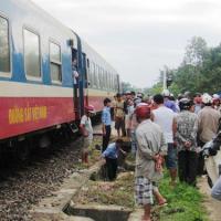 Tin tức trong ngày - Bị tàu hỏa hất văng 10 m, tử vong tại chỗ