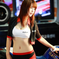 Ô tô - Xe máy - Siêu mô tô chưa "hút" bằng chân dài nóng bỏng