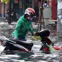 Tin tức trong ngày - TP. Hồ Chí Minh ngập sâu do triều cường