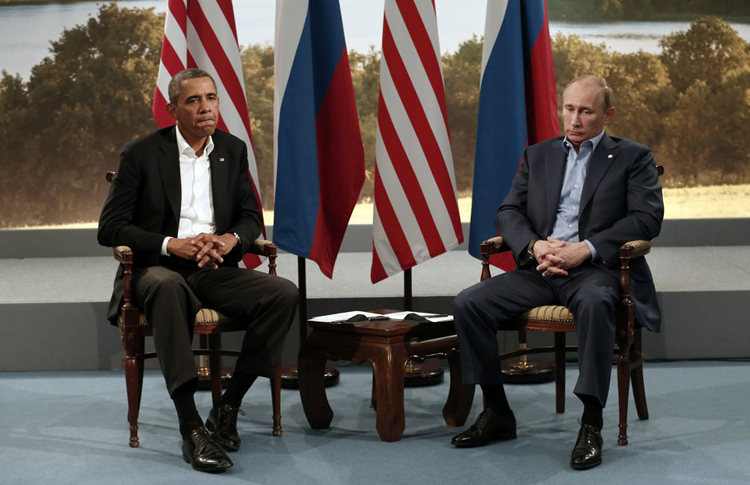 Tổng thống Mỹ Barack Obama gặp Tổng thống Nga Vladimir Putin trong Hội nghị thượng đỉnh G8 được tổ chức ở Lough Erne, Bắc Ireland ngày 17/6/2013.
