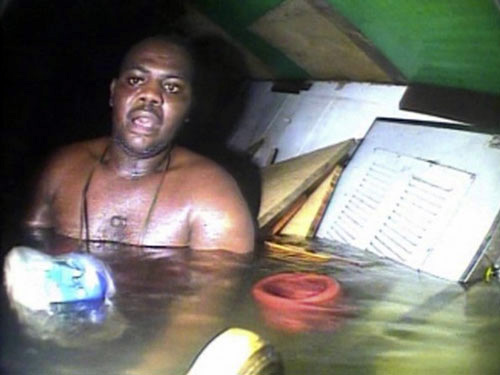 Nigeria: Sống sót sau 3 ngày kẹt dưới đáy biển - 1