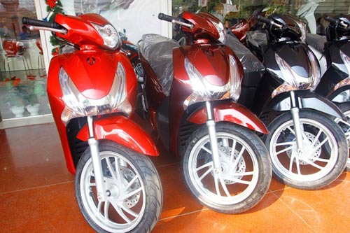 Honda SH màu mới bị đội giá hơn 2 triệu đồng - 3