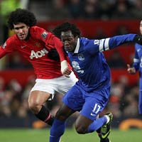 Bóng đá - Video: Fellaini "tung cước", thoát thẻ đỏ