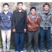 Pháp luật - Khởi tố nhóm đánh bạc, đánh cả công an