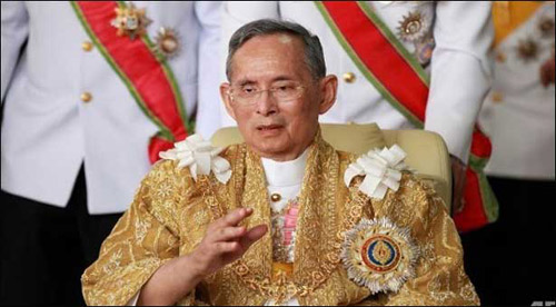 Vua Thái Lan kêu gọi người dân đoàn kết - 1