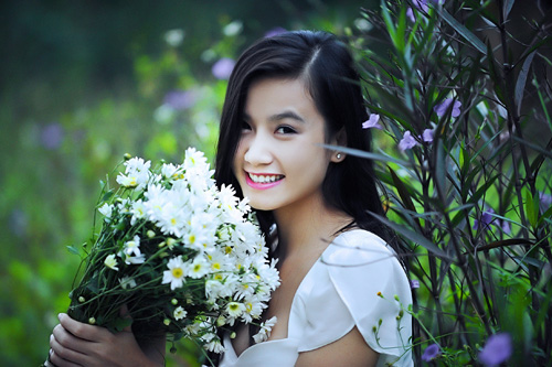 MC xinh đẹp dịu dàng bên cúc họa mi - 10