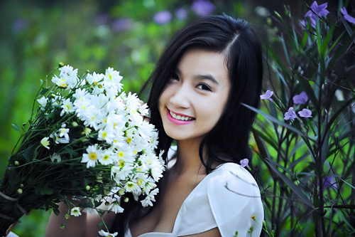MC xinh đẹp dịu dàng bên cúc họa mi - 3