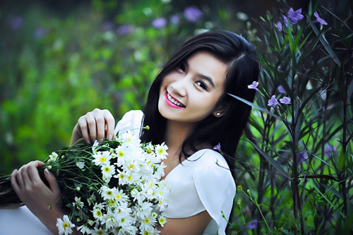 MC xinh đẹp dịu dàng bên cúc họa mi - 4
