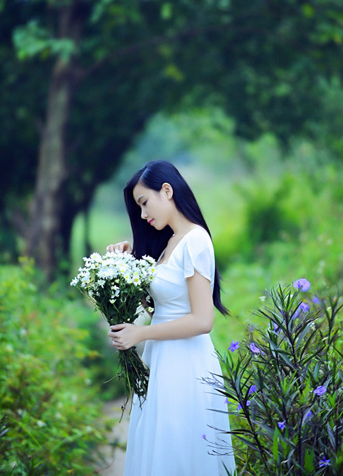 MC xinh đẹp dịu dàng bên cúc họa mi - 5