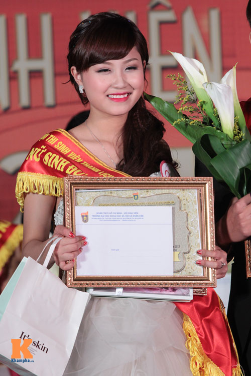 Nữ sinh Du lịch đăng quang Hoa khôi Nhân văn - 12