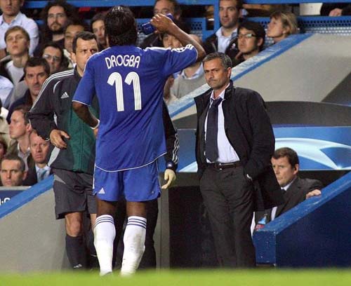 Chelsea của Mourinho luôn cần một Drogba? - 1