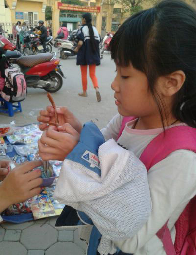 Sườn bò hảo hạng 1000đ/gói tấn công trường học - 7