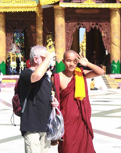 Cận cảnh chùa dát vàng của chủ nhà SEA Games - 11