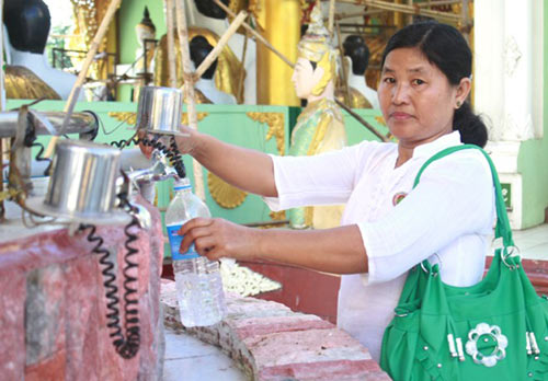 Cận cảnh chùa dát vàng của chủ nhà SEA Games - 12