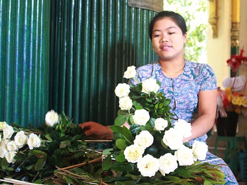 Cận cảnh chùa dát vàng của chủ nhà SEA Games - 14