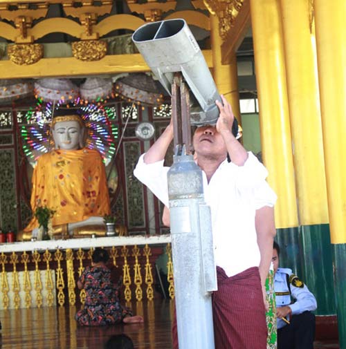 Cận cảnh chùa dát vàng của chủ nhà SEA Games - 5