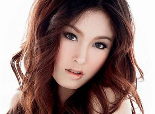 Nong Poy đã nhanh chóng giành giải thưởng và trở nên nổi tiếng ở độ tuổi 19. Cũng trong năm này, Nong Poy đã giành chiến thắng trong cuộc thi “Nữ hoàng sắc đẹp quốc tế” cũng được tổ chức tại Pattaya.
