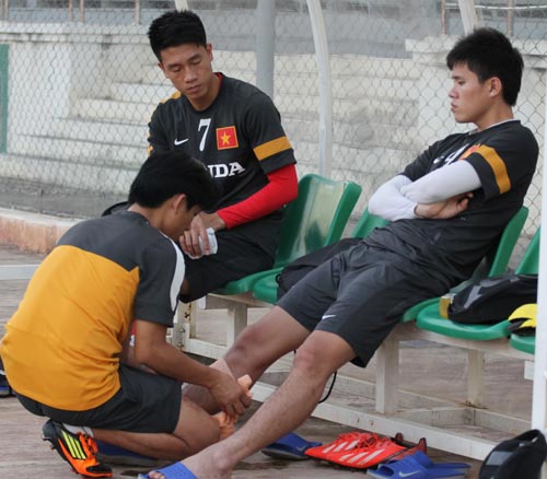 U23 VN “đứng ngồi không yên” vì chấn thương - 7