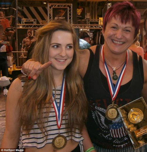 Vẻ đẹp của nữ sinh khỏe nhất nước Anh - 4