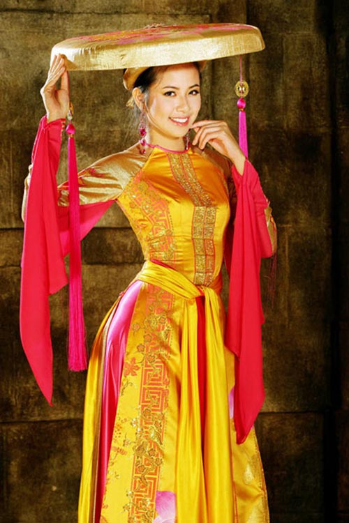 Mỹ nhân Việt dịu dàng với áo tứ thân - 5