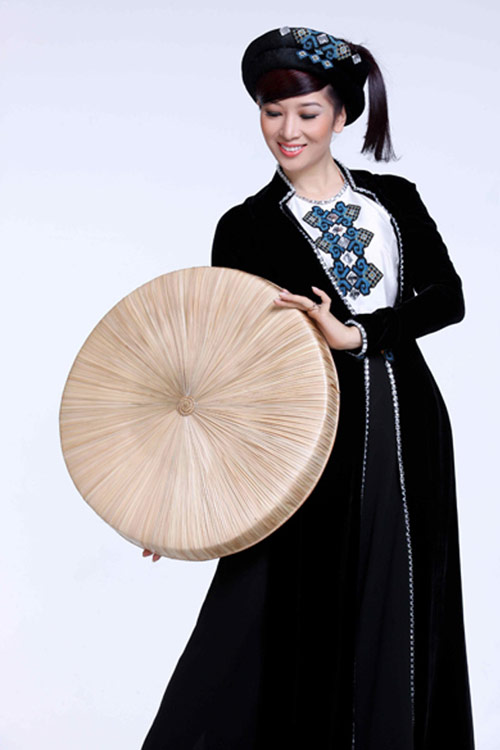 Mỹ nhân Việt dịu dàng với áo tứ thân - 3