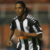 Bóng đá - Ronaldinho tái hiện siêu phẩm World Cup 2002