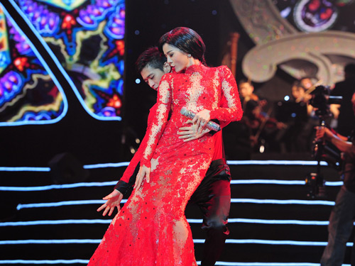 Chi 20 triệu để được xem Lệ Quyên hát - 13