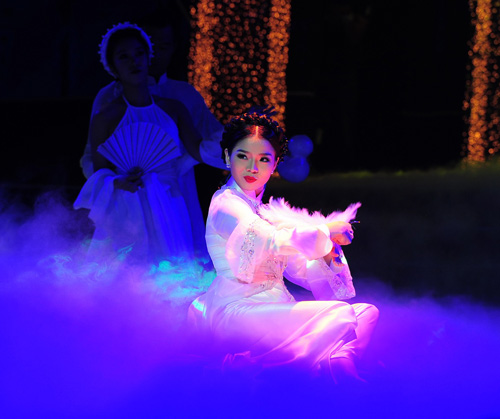 Chi 20 triệu để được xem Lệ Quyên hát - 2