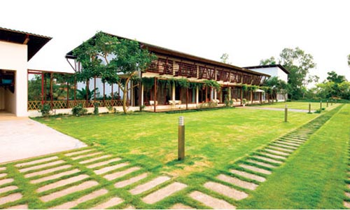 Choáng với gia sản ở quê của 3 sao Việt - 9