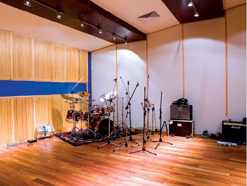 Choáng với gia sản ở quê của 3 sao Việt - 11