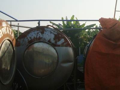 Đau xót gia cảnh 4 người chết trong bồn dịch tôm - 1