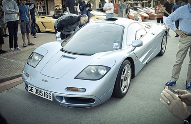 Năm 1998, McLaren F1 đã trở thành chiếc xe nhanh nhất thế giới với 392 km/h. Sau này, nó đã bị Bugatti Veyron vượt mặt, nhưng F1 vẫn là chiếc xe nhanh nhất trong dòng xe có động cơ hút khí tự nhiên.
