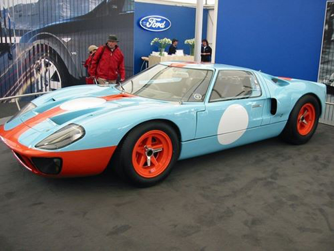 Vào tháng 8/2012, Ford GT40 sản xuất năm 1968 trở thành chiếc xe đắt tiền nhất từng được bán ra tại một cuộc đấu giá với 11 triệu USD. Từng đoạt giải 24 Hours of Le Mans bốn lần liên tiếp (1966-1969) và được Steve McQueen sử dụng trong bộ phim năm 1971 'Le Mans'.
