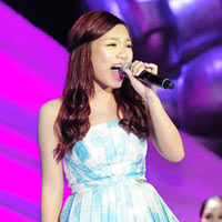 Sao ngoại-sao nội - Thảo My nồng nàn hát Con yêu mẹ