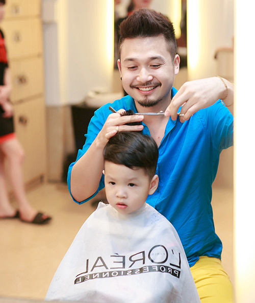 Con trai Đan Lê ra dáng công tử nhí - 4