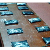 Pháp luật - Bắt người nước ngoài mang 4kg ma túy qua sân bay