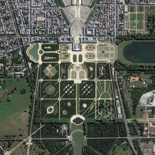 Vẻ đẹp cung điện Versailles của nước Pháp. Ảnh: DigitalGlobe.
