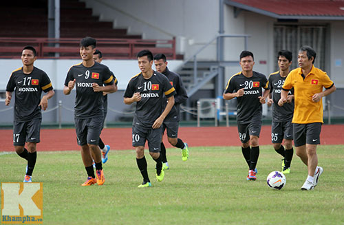 Cầu thủ U23 VN "quây" sếp VFF trên sân tập - 1