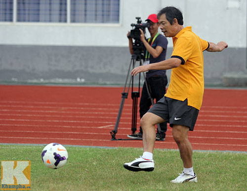 Cầu thủ U23 VN "quây" sếp VFF trên sân tập - 5