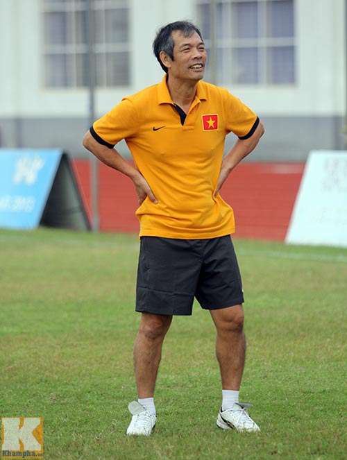 Cầu thủ U23 VN "quây" sếp VFF trên sân tập - 6