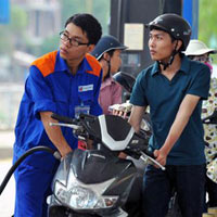 Thị trường - Tiêu dùng - Bộ Tài chính “phản pháo” về điều hành giá xăng