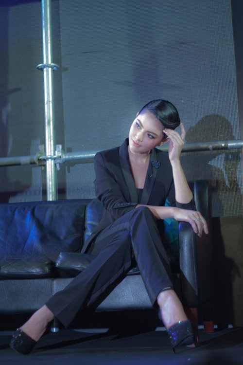 Hotgirl "Tình người duyên ma" nam tính bất ngờ - 3