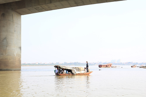 BS ném xác: Thuê máy xúc cát tìm 5 vị trí khả thi nhất - 2