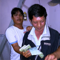 Pháp luật - Phá án như CA, “hiệp sĩ” Bình Dương được thưởng