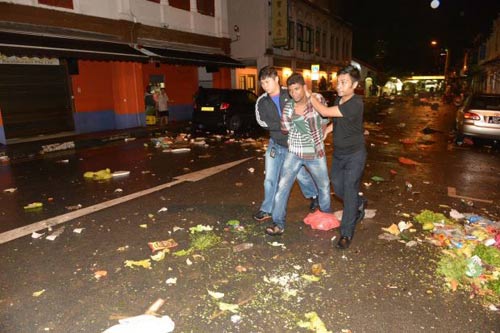 Singapore cấm tiệt rượu chè ở khu bạo loạn - 1